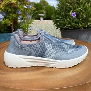 PSUDO Womens Sport Slip On Grey Camouflage Sneakers Size 6
